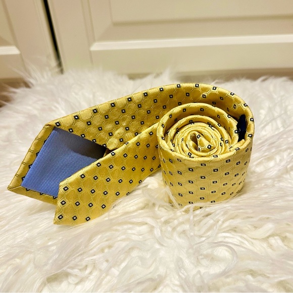 Tommy Hilfiger Classic Necktie Tie in Yellow Gold, 100% Silk - Picture 9 of 10